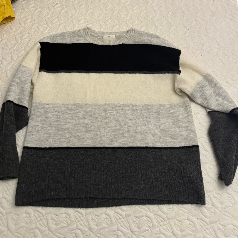 Women’s H&M Pullover Sweater